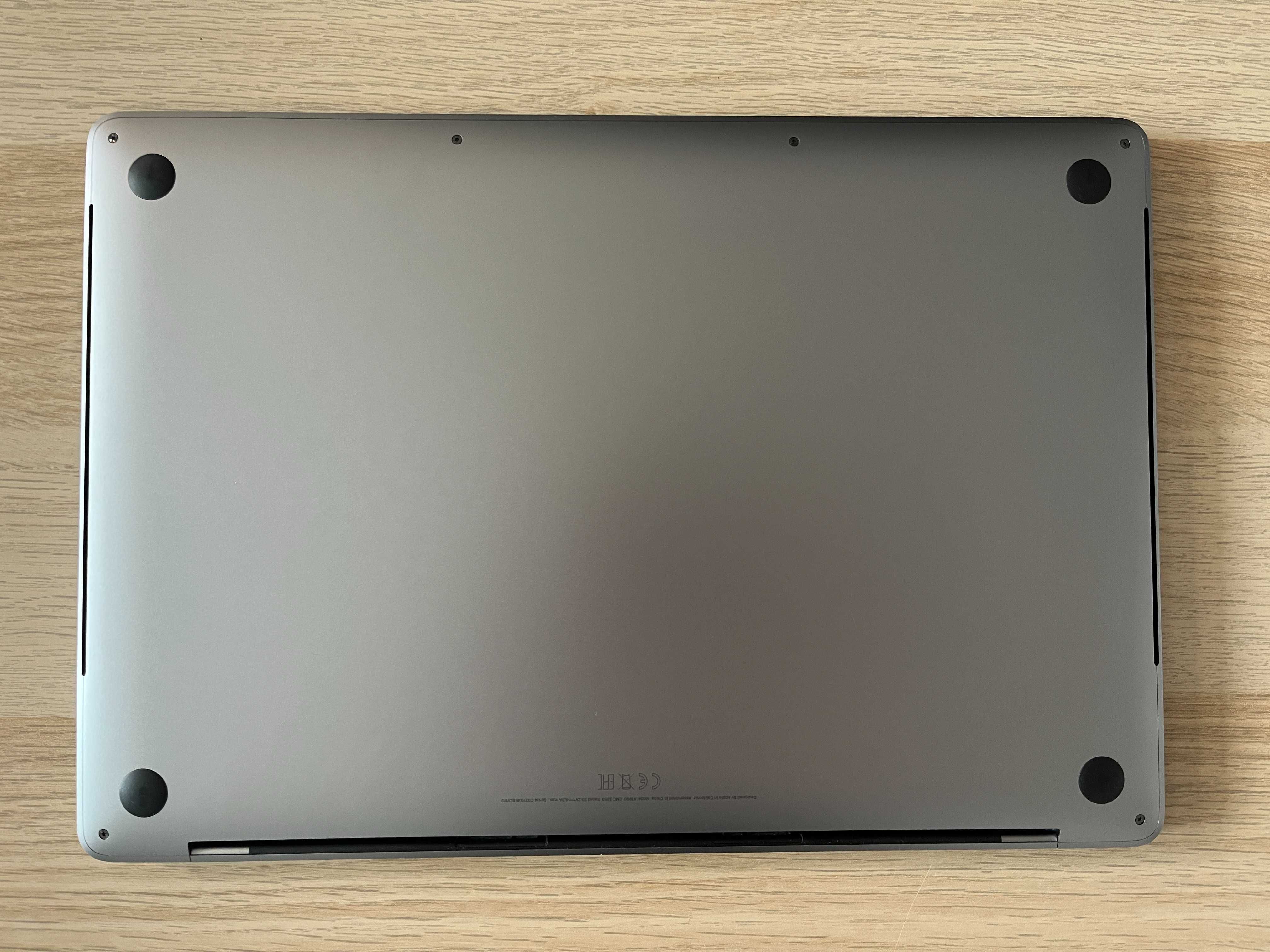 MacBook Pro 15" grudzień 2019 2,6 GHz 6-Core Intel Core i7 16 GB