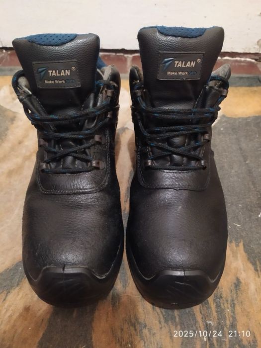 Продаю робочі черевикі с залізною вставкою