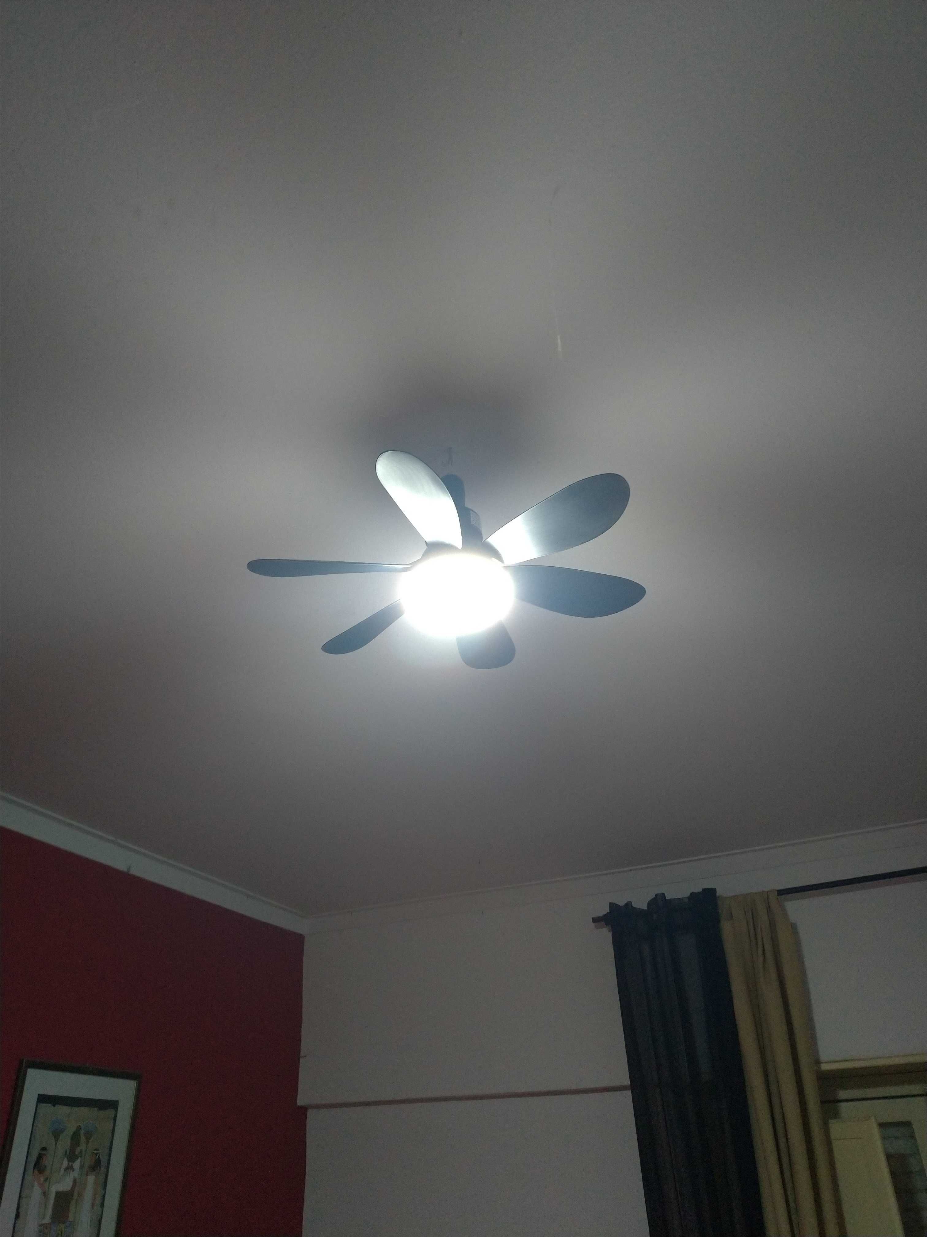 Lampada c/ventoinha c/ controlo remoto+Base