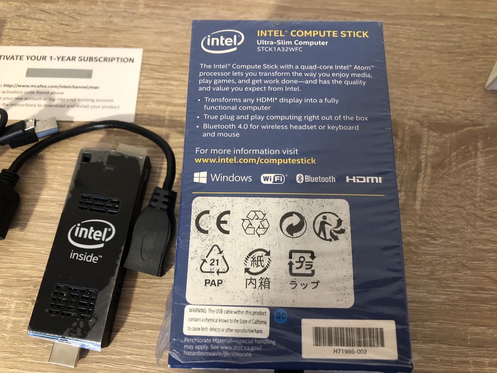 Komputer INTEL Compute Stick STCK1A32WFC