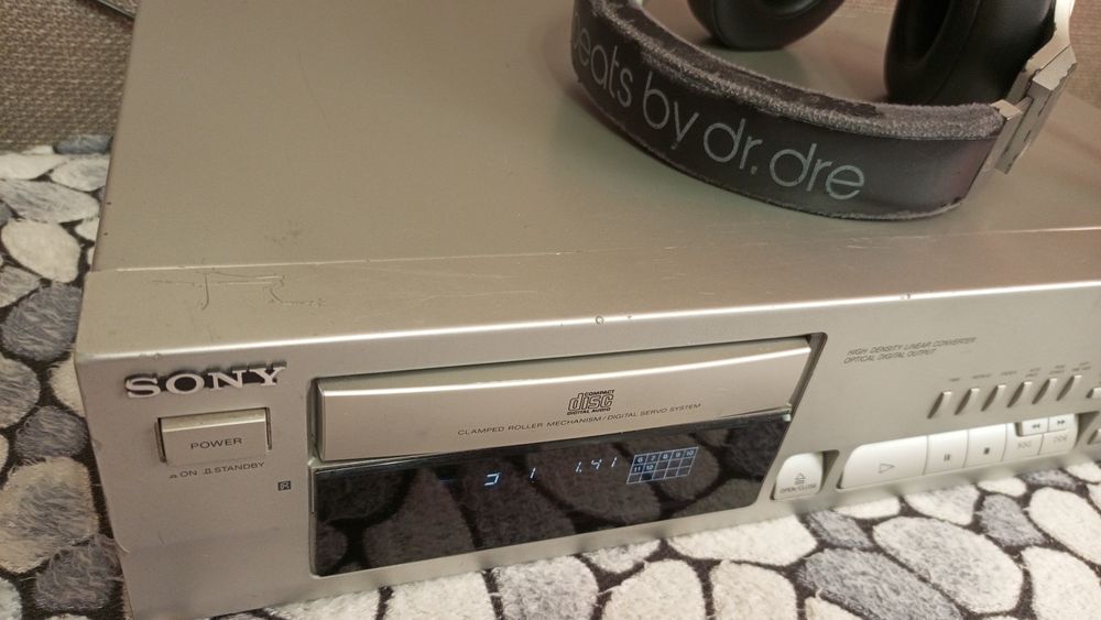 Sony cdp-461 / monster beats pro