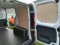 Renault Trafic L1H1 Zabezpieczenie przestrzeni ładunkowej sklejką