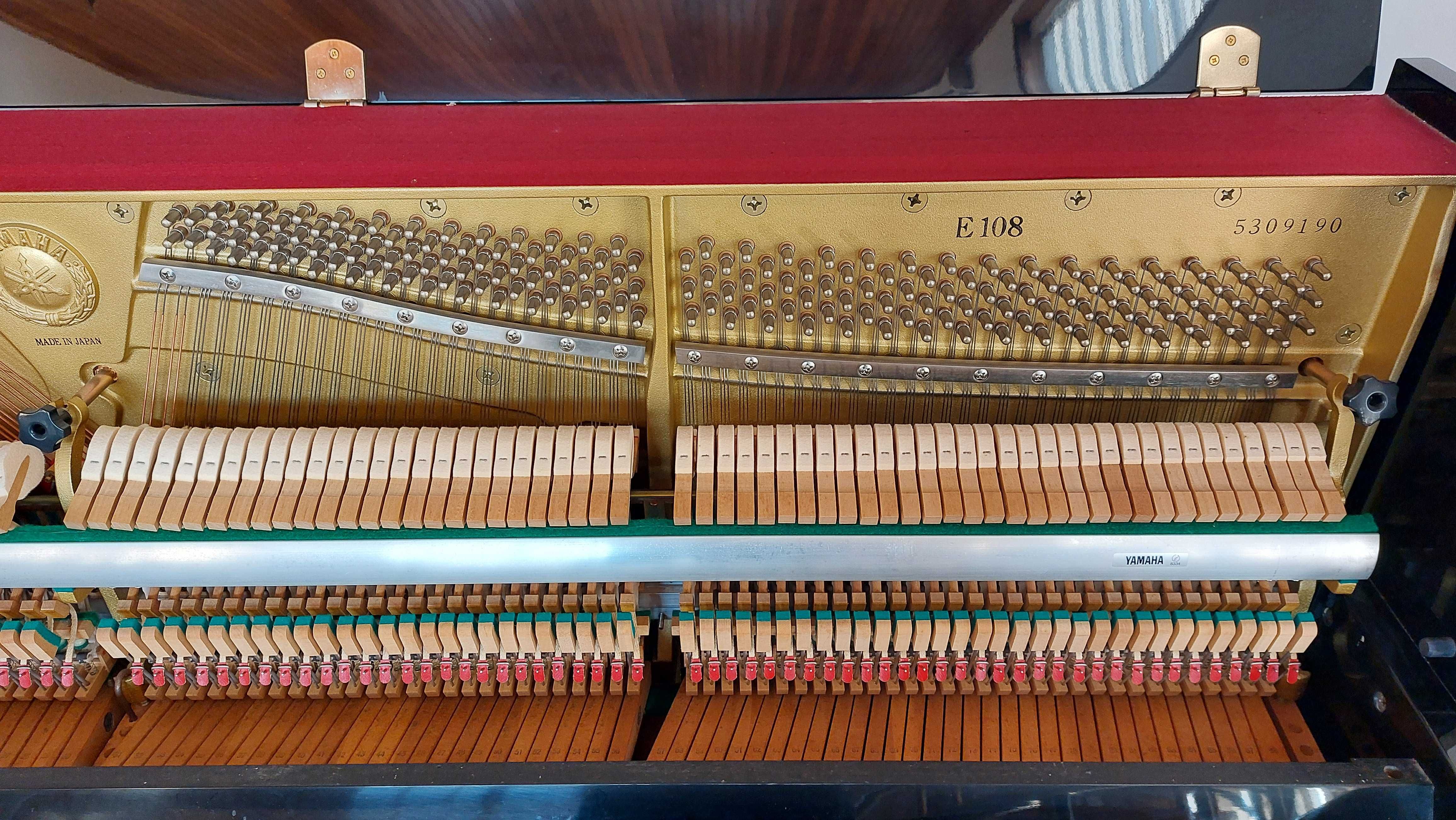 Piano Yamaha em ótimo estado de conservação