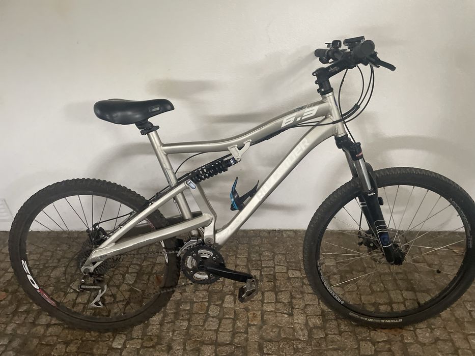 Bicicleta rockrider com suspensão total