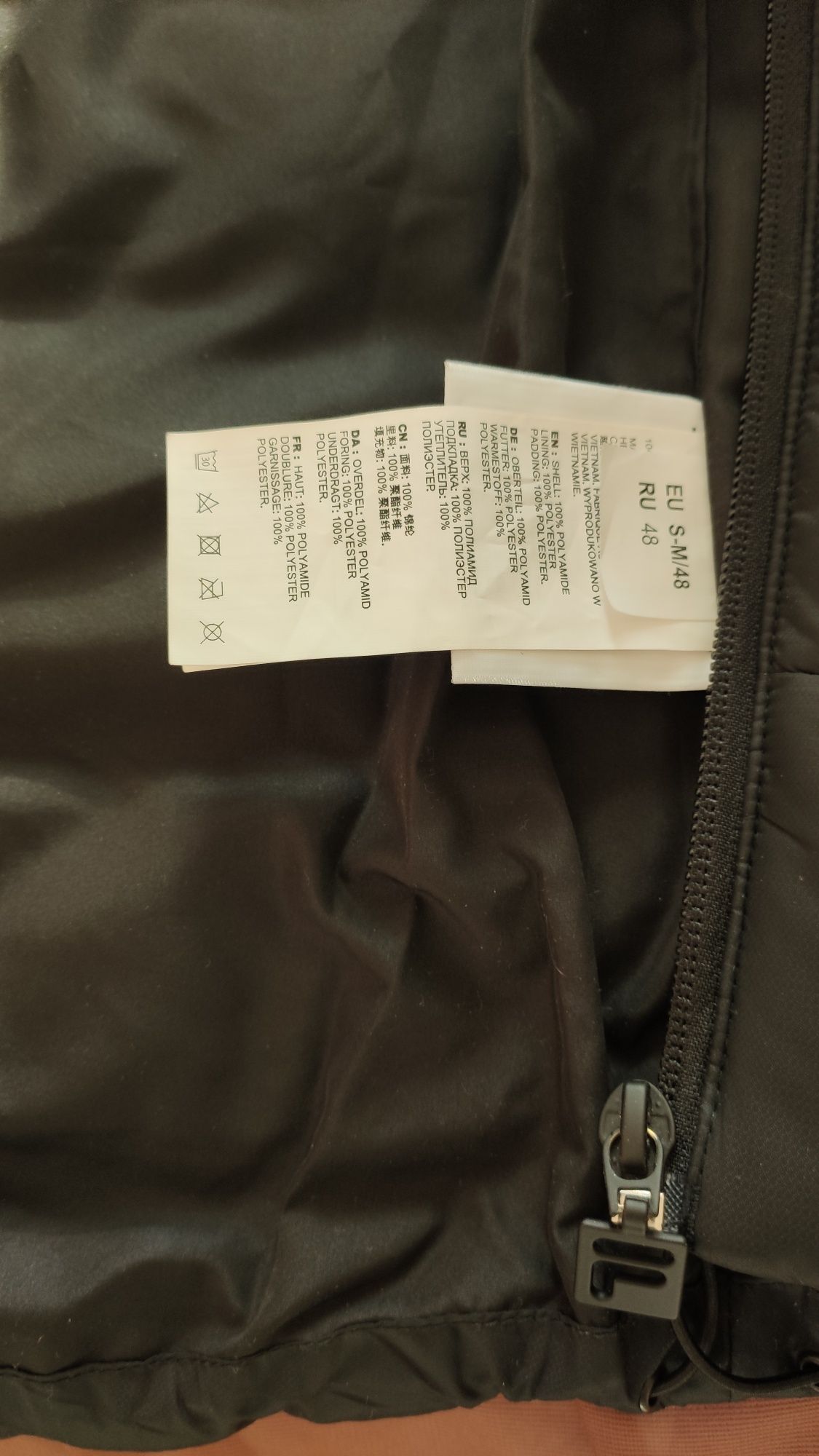 Куртка FILA оригінал  48 розмір чорного кольору