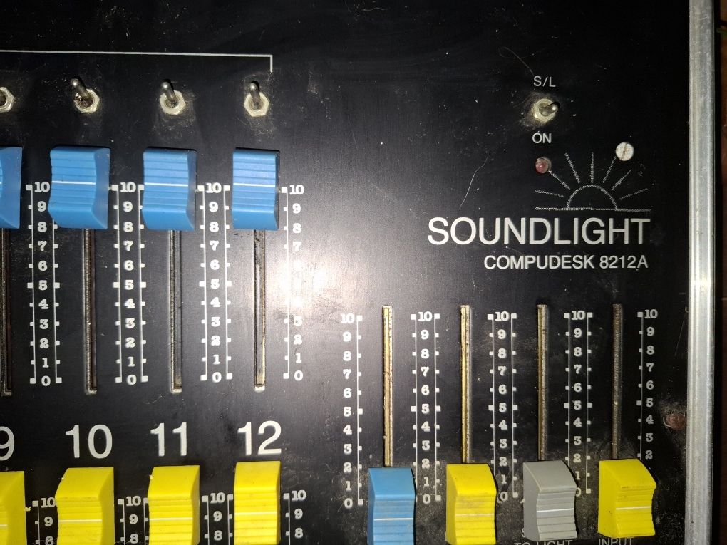 Soundlight Compudesk 8212A