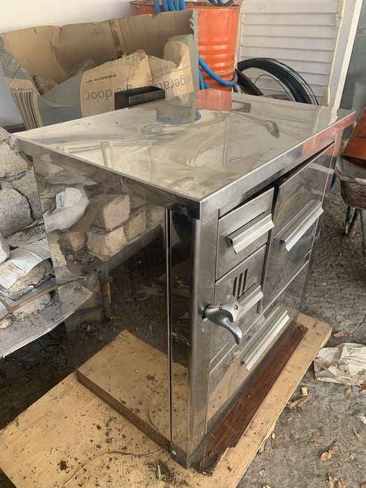 Fogao em inox com respetiva chaminé