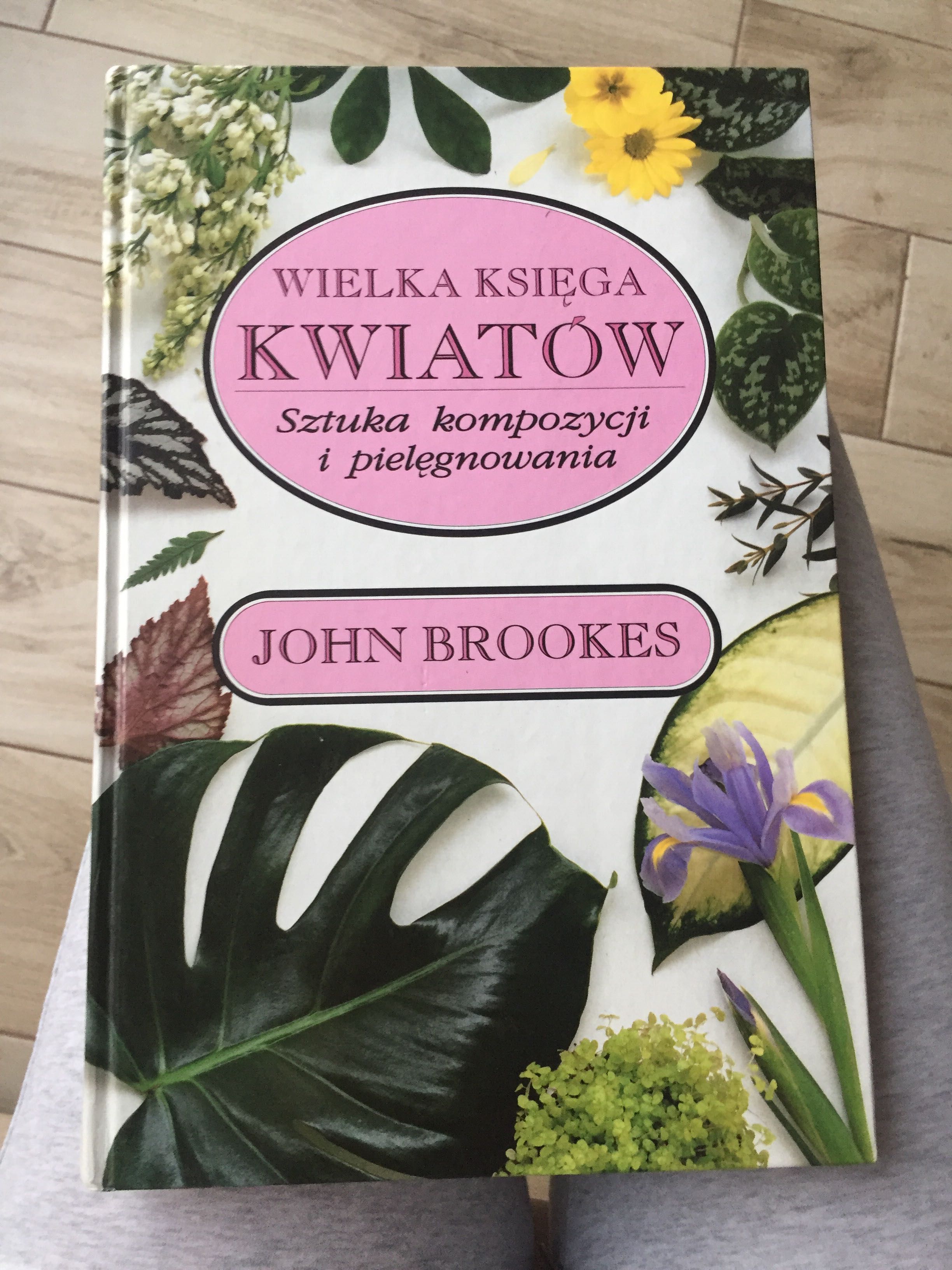 Wielka księga kwiatów John Brookes