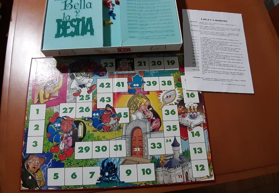 Jogo de tabuleiro A bela e o monstro e O tesouro do faraó