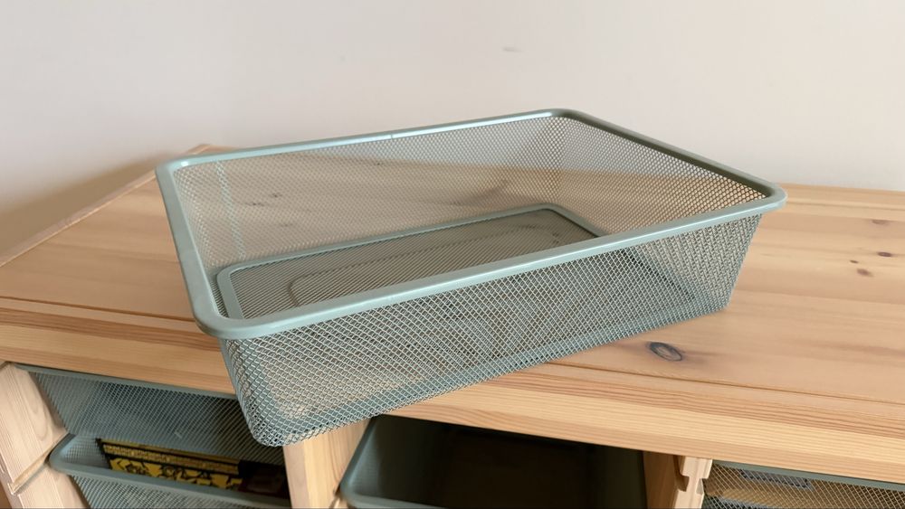 Estante IKEA TROFAST com caixas