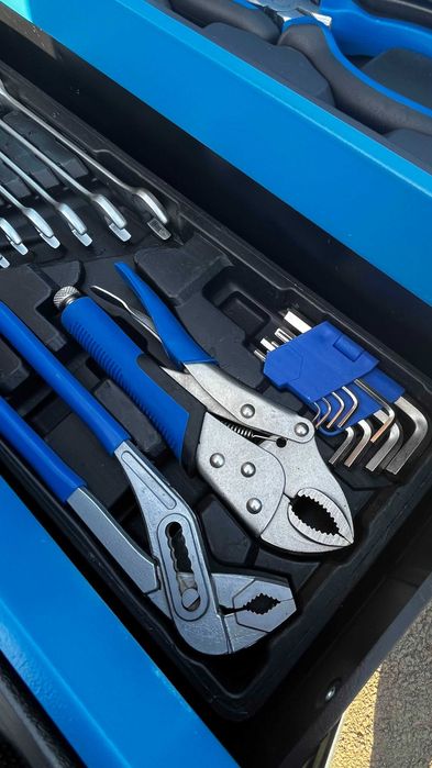 Zestaw Narzędzi Uniwersalny 85 el Klucze Szczypce Nasadki Skrzynka