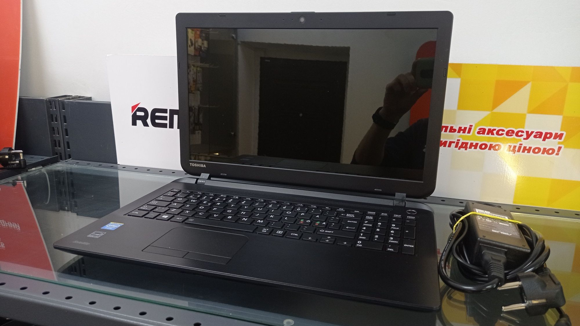 Toshiba C50 Чудовий стан (Intel Celeron/4Gb/750Gb/Intel HD)