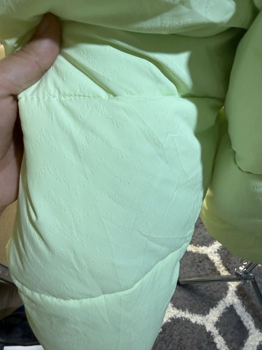 Куртка в хорошомц стані, є дефект