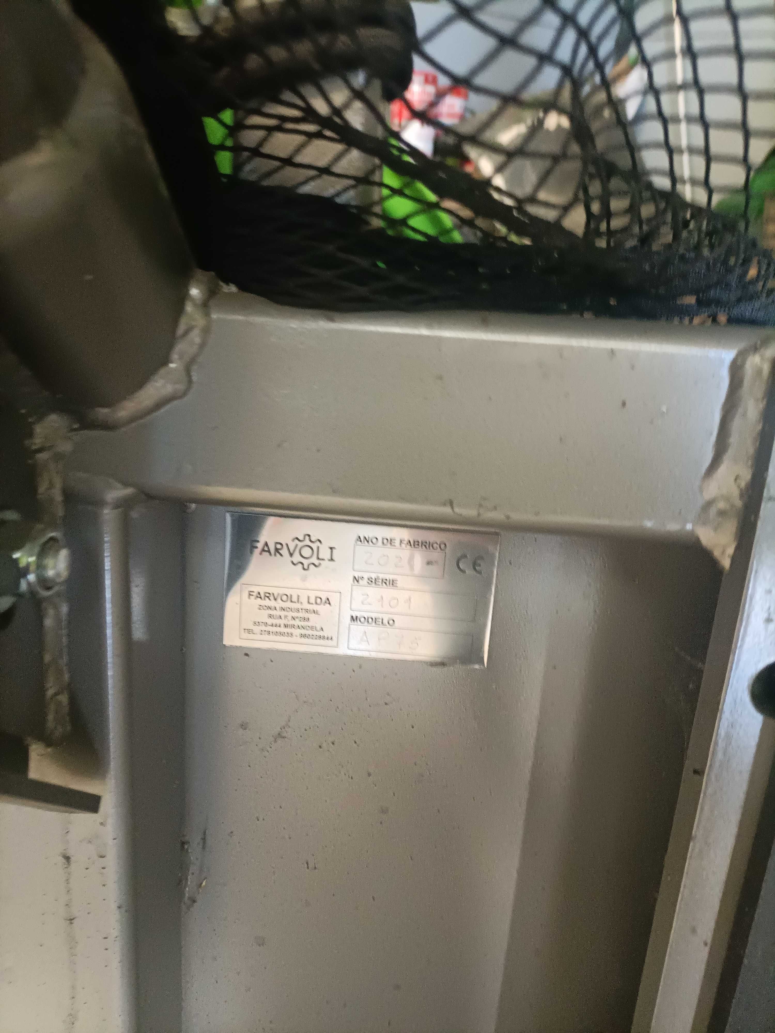 Carrinho de Fardos e Apara Frutos