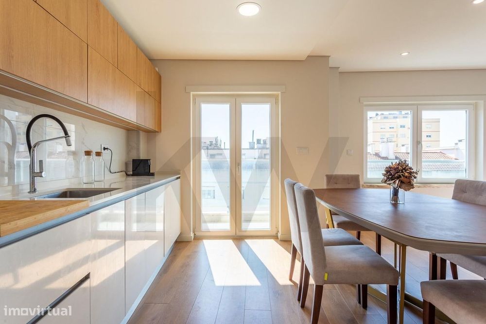 ARRENDAMENTO | Apartamento T2 moderno com varanda e garagem | Vialonga