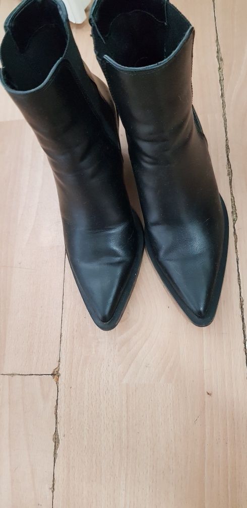 Mam do sprzedania buty damskie kowbojki