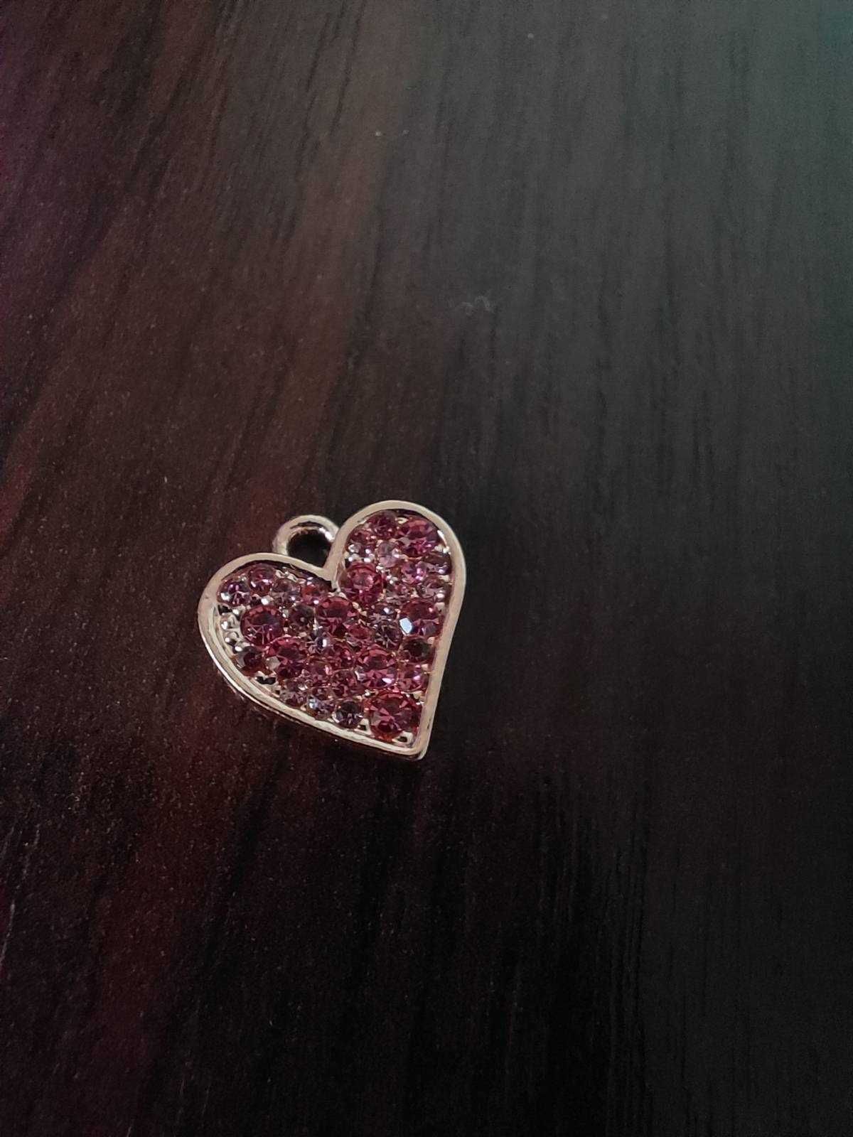 Złoto-różowy charms w kształcie serca wraz z zawieszką na naszyjnik