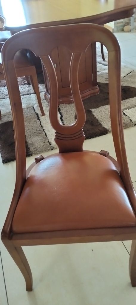 Mesa de sala de estar e aparador