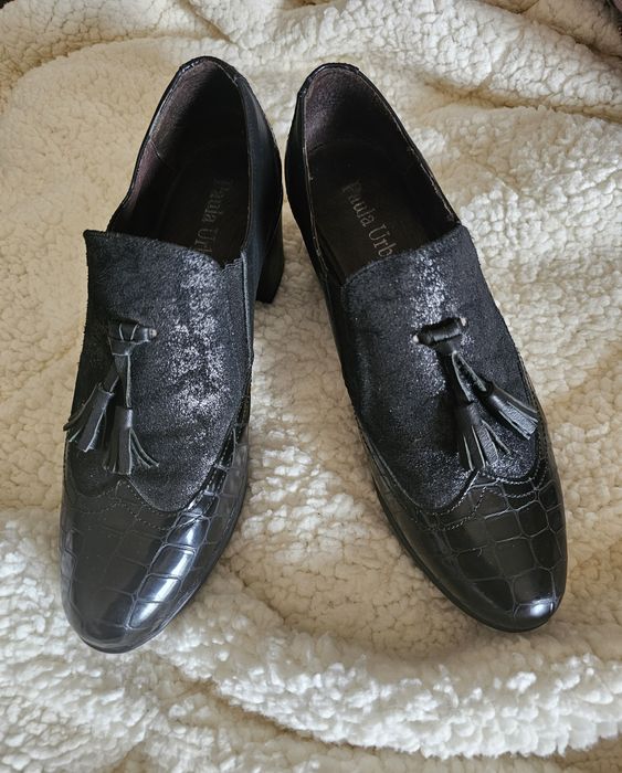 Par de sapatos de mulher  em pele quase novos