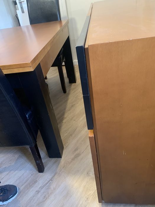 Mesa de sala e aparador