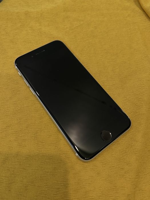 iPhone SE 2020 stan bardzo dobry z pudelkiem