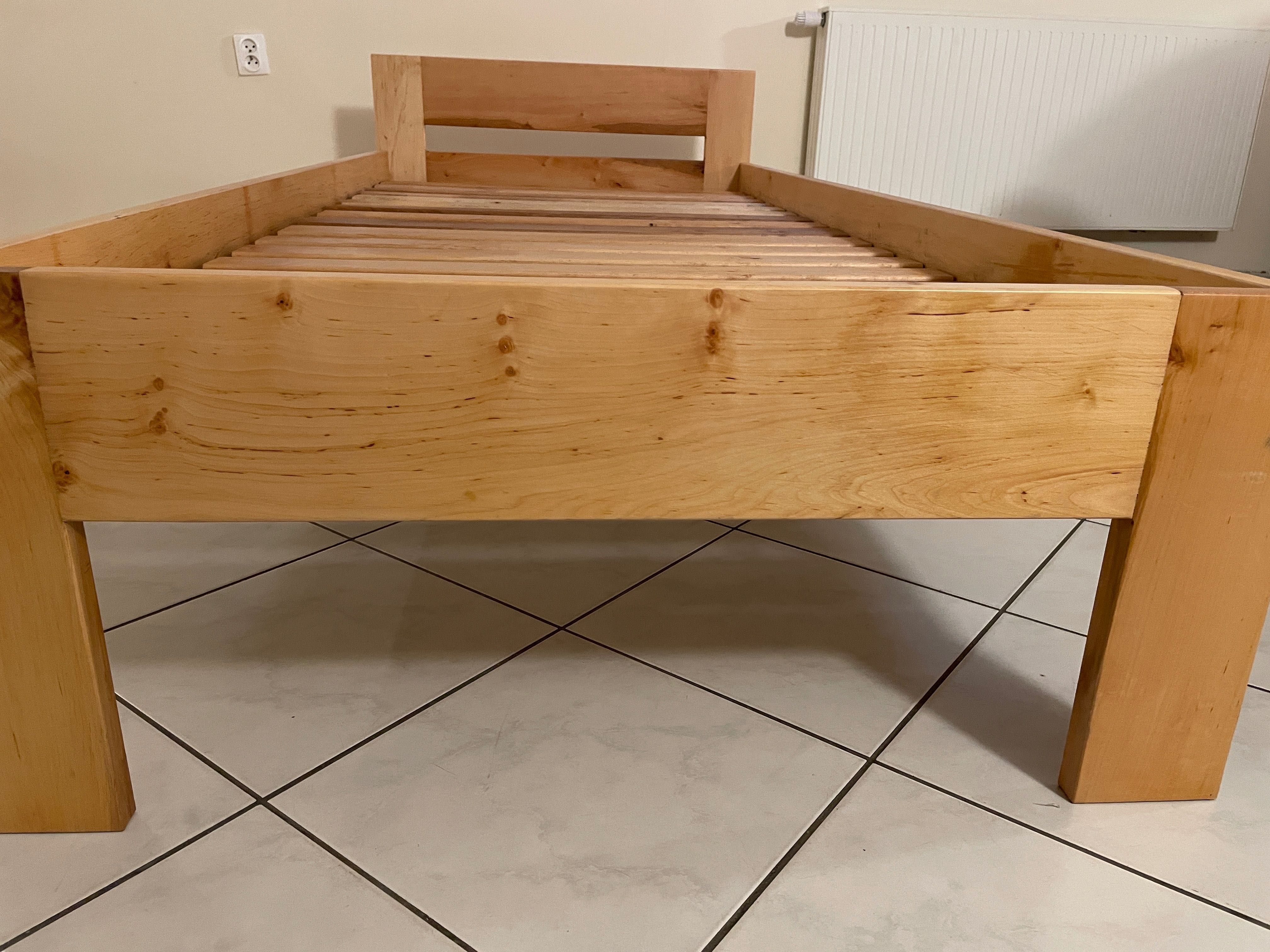 Solidne łóżko 90 x 200
