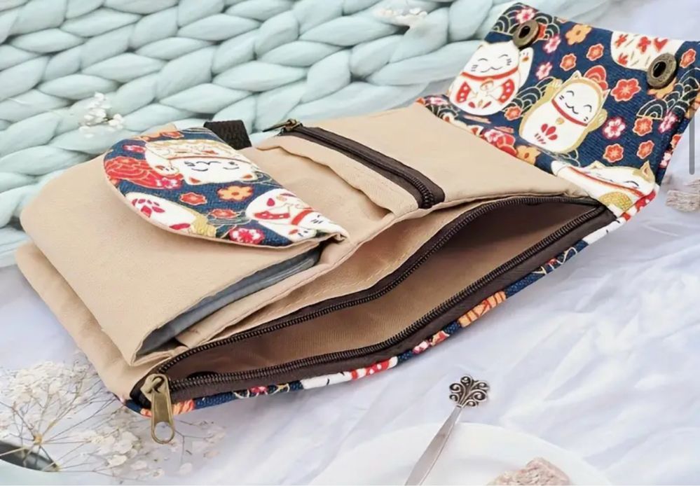 Porta-moedas em tela estampada gatos, com vários compartimentos, nova
