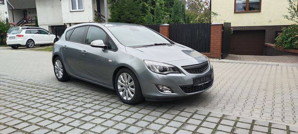 Opel Astra J 1.6 115 KM dobre wyposażenie