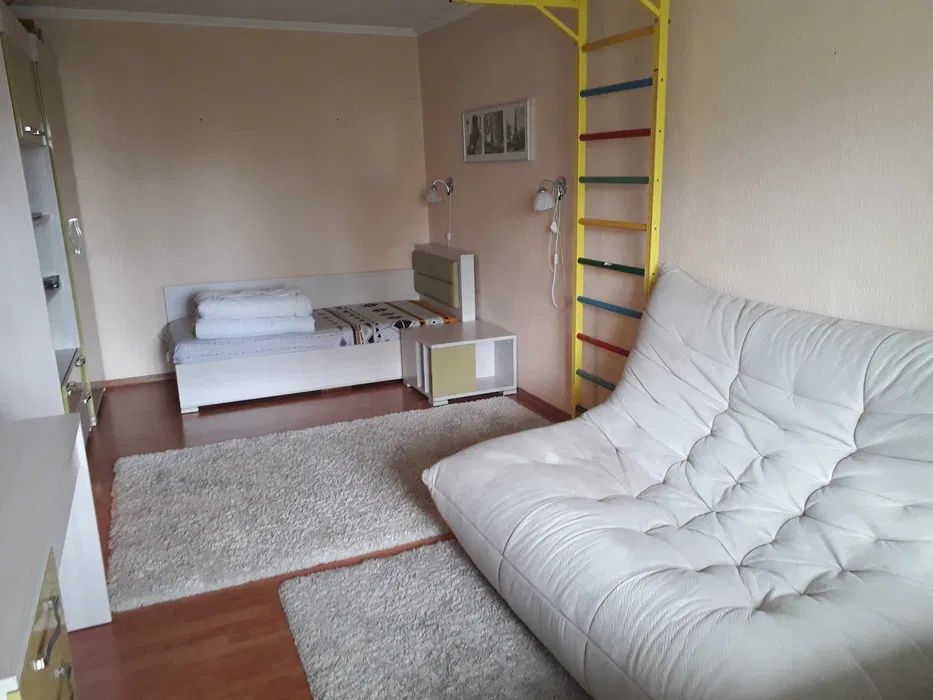 Продам 2 комнатную квартиру на ж/м Победа 6 , пр. Героев 32