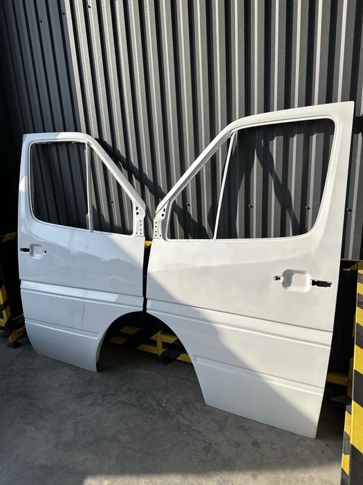Передні двері Sprinter 1996-2006 рік пара, дверка