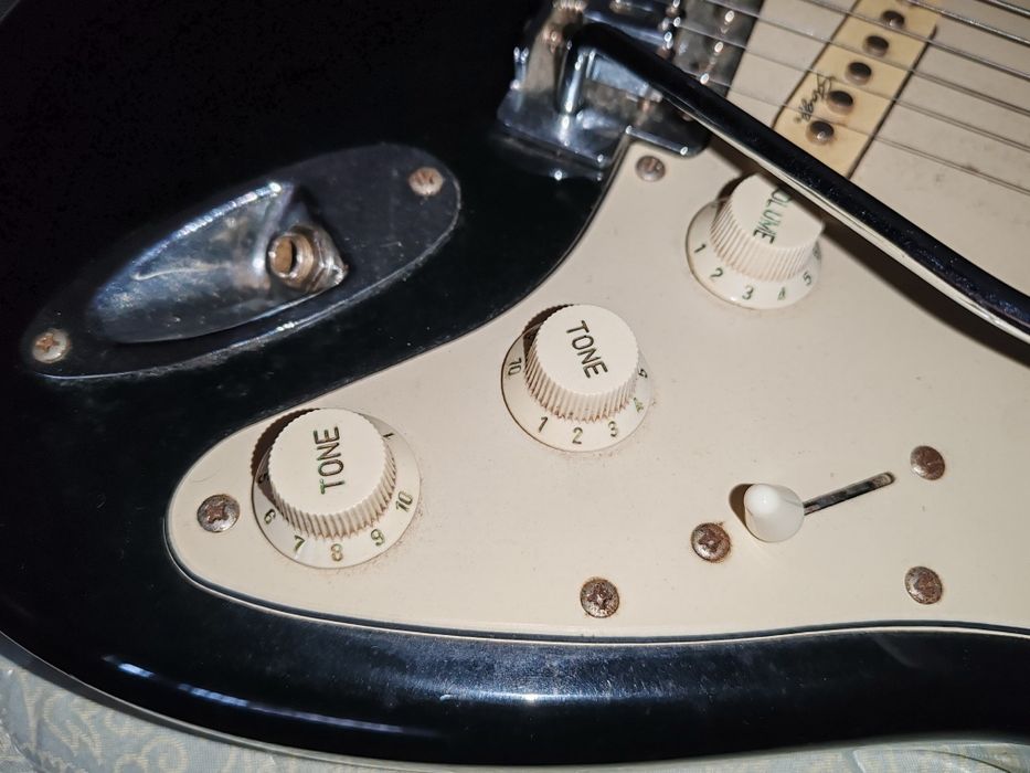 Guitarra elétrica Stagg+ amplificador
