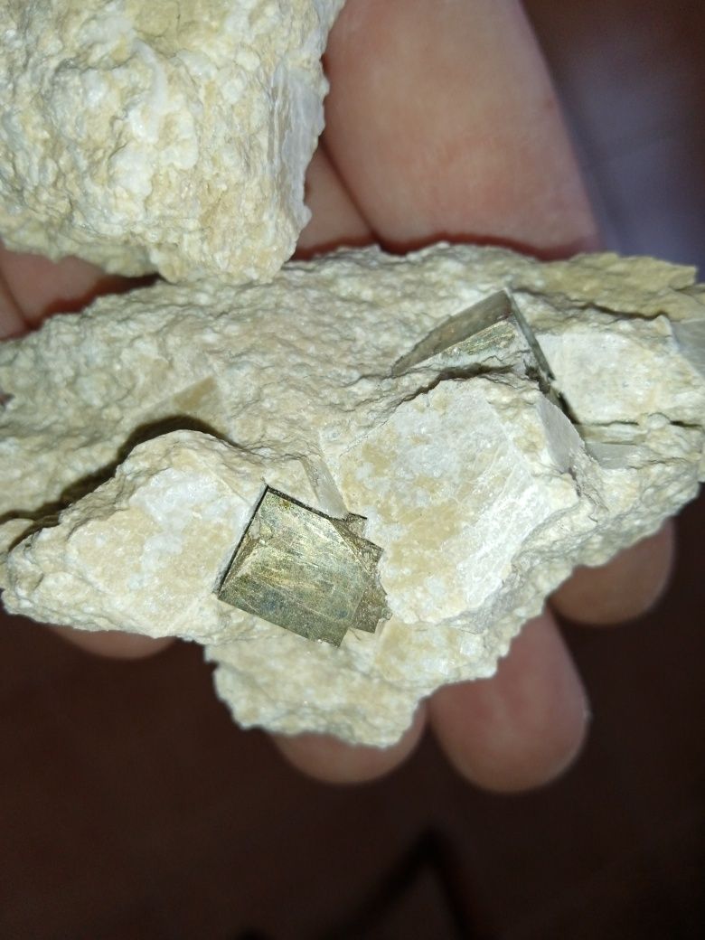 Mineral de coleção Pirite em cristais