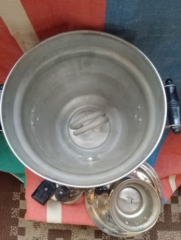 Самовар електричний.