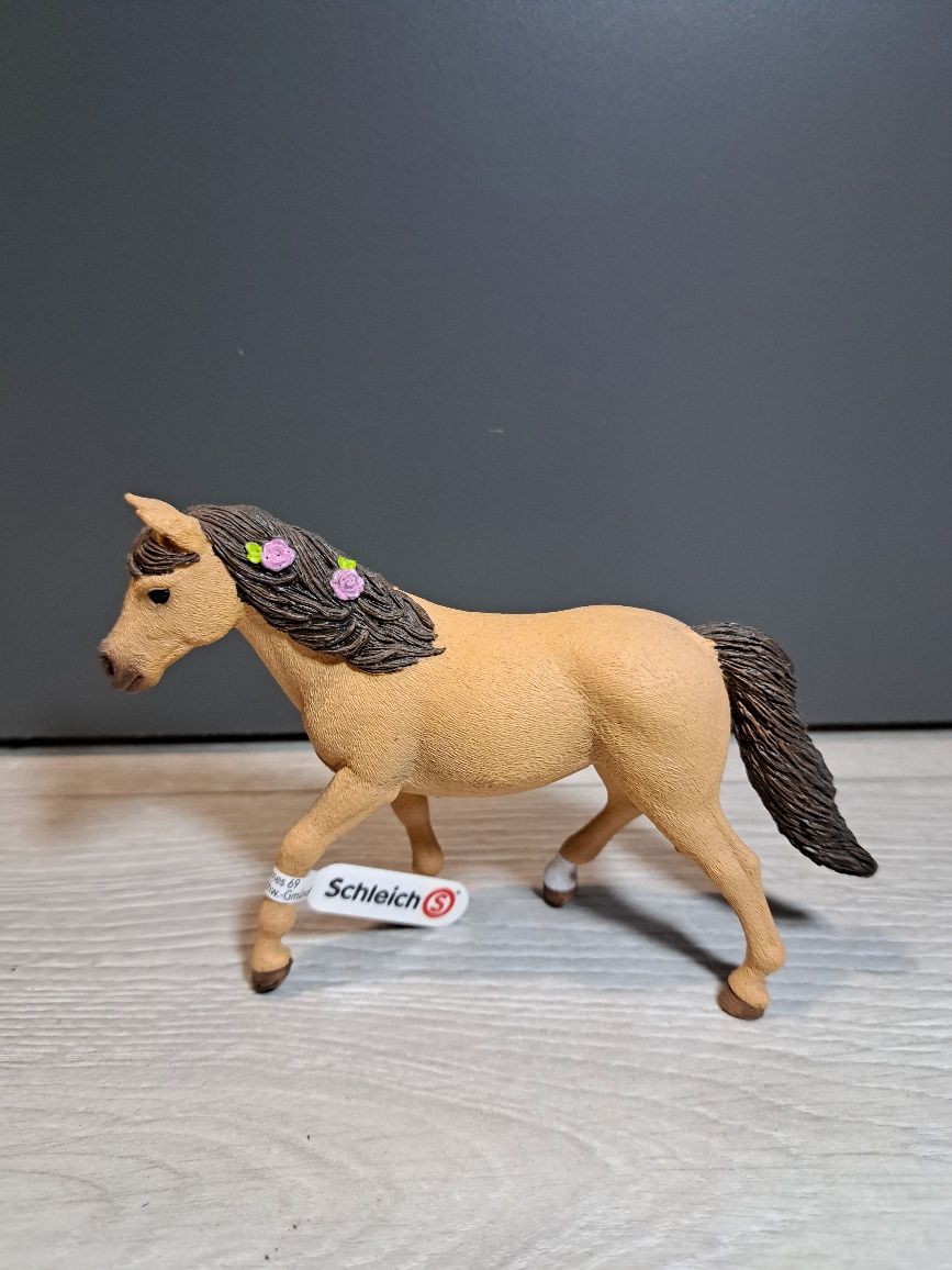 Figurka schleich klacz connemara