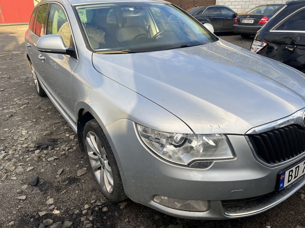 Кришка багажника в зборі  skoda superb 2