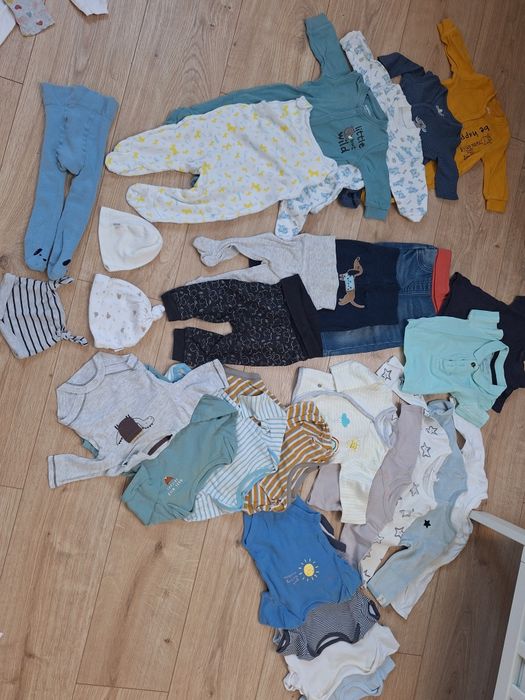 Zestaw paka 28 ciuszków r. 56-62