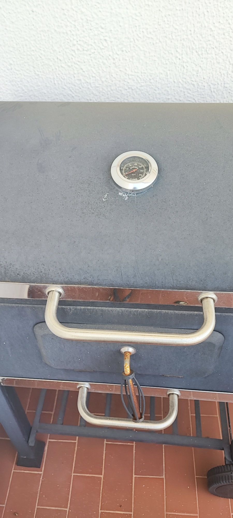 Grelhador a carvão