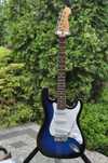 Gitara elektryczna typu stratocaster.