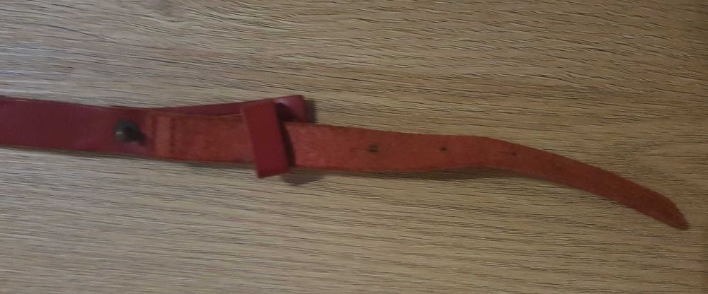 Makalu Pasek Czerwony z Szeroką Metalową Klamrą