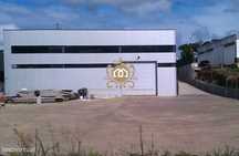 Armazém industrial com área coberta de 740 m2 em Lourosa