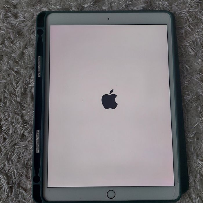 Планшет IPad air 3 поколфння БУ +чохол+стилус