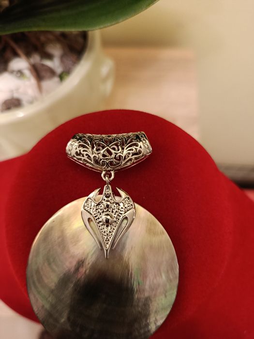 Muszla okazały wisiorek masa perłowa