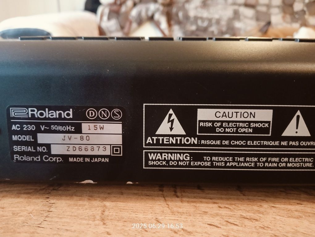 Organy Roland JV-80