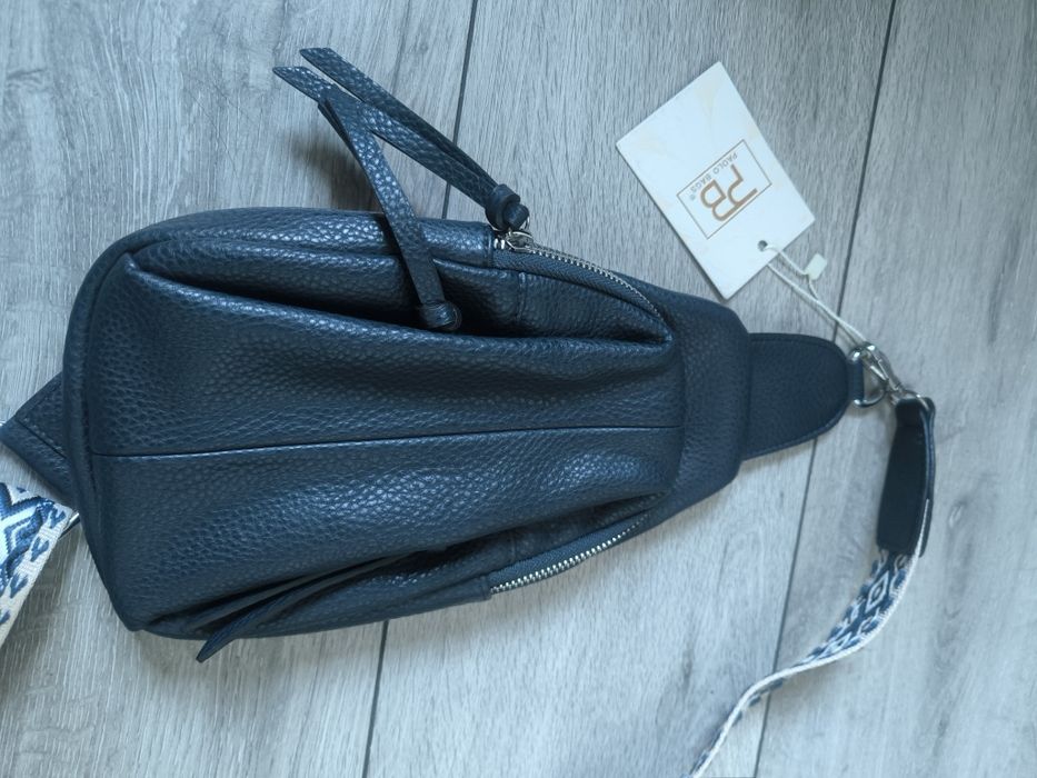 Piękna włoska nerka saszetka granatowa nowa