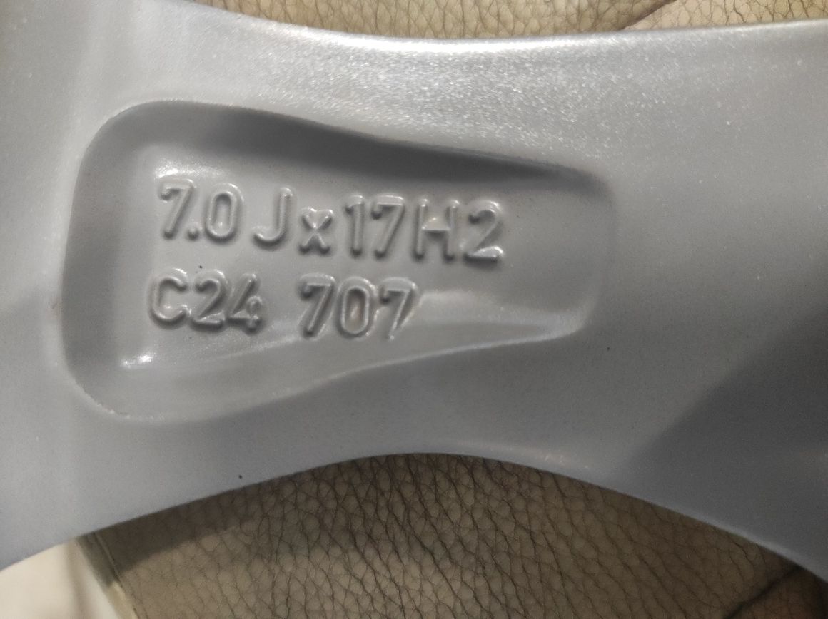 550 Felgi aluminiowe KIA R 17 4x100 Bardzo Ładne