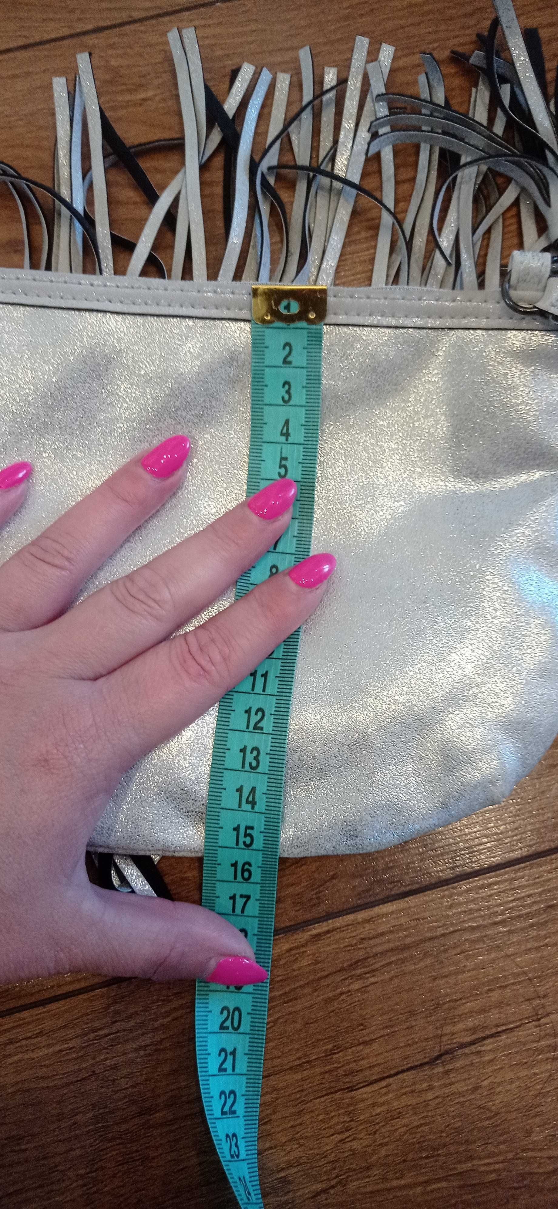 Siwa mała torebka z frędzelkami H&M