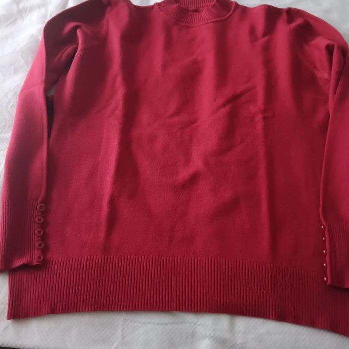 Vendo diversos casacos e camisolas