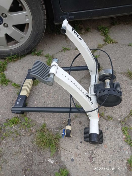 Trenażer rowerowy Tacx Sirius