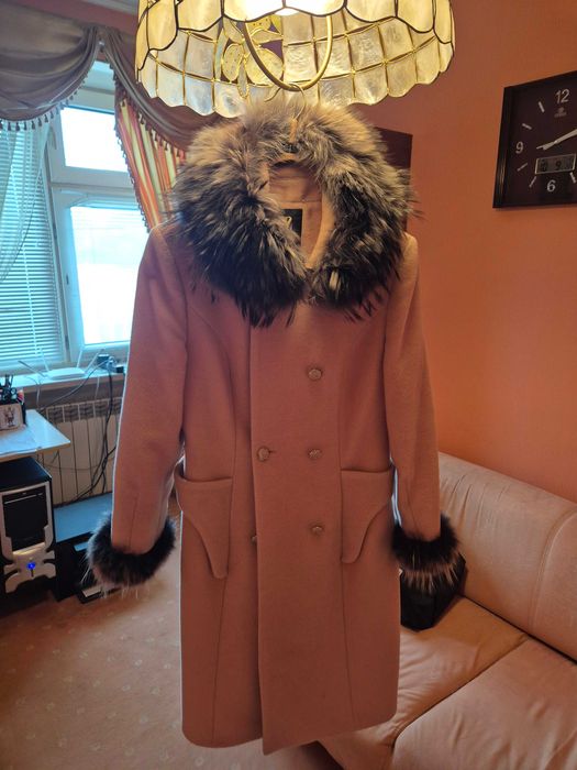 Продам жіноче пальто осінь/весна з хутряним коміром