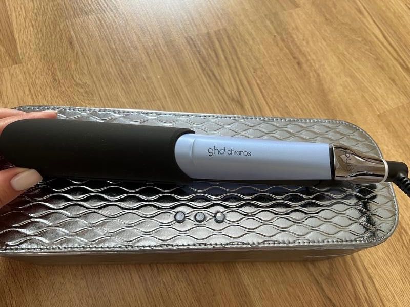 Професійний випрямляч GHD Chronos.